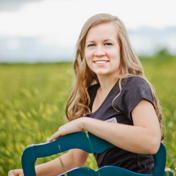 Profile Picture of Michlyn Fisher (@mkatestone) on Poshmark