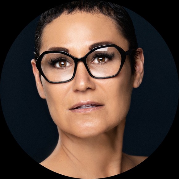 Profile Picture of Leina Hutaff (@leinarae) on Poshmark