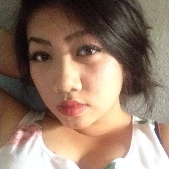 Profile Picture of Cindy Phan (@cinds) on Poshmark
