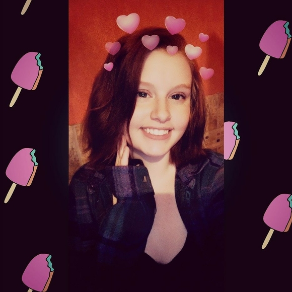 Profile Picture of Destiny Atwell (@dest_chey) on Poshmark