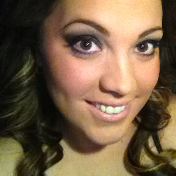 Profile Picture of Noel Buras (@nburas) on Poshmark