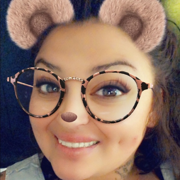 Profile Picture of Maria Cueva (@maria684) on Poshmark