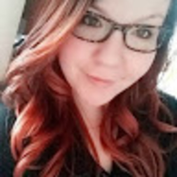 Profile Picture of Caitlin Cordova (@caitimariec) on Poshmark