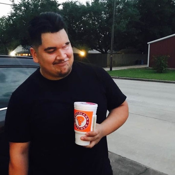 Profile Picture of Lorenzo Baeza (@lorenzobaeza70) on Poshmark