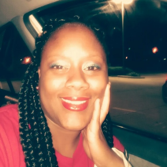 Profile Picture of Kim Ware (@kimandkids2) on Poshmark