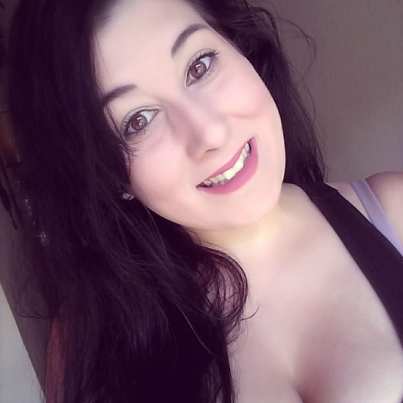 Profile Picture of Amber Keene (@amberkeene39) on Poshmark