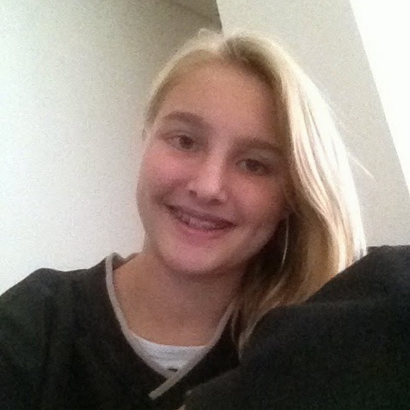 Profile Picture of Sam Cross (@sam10145) on Poshmark