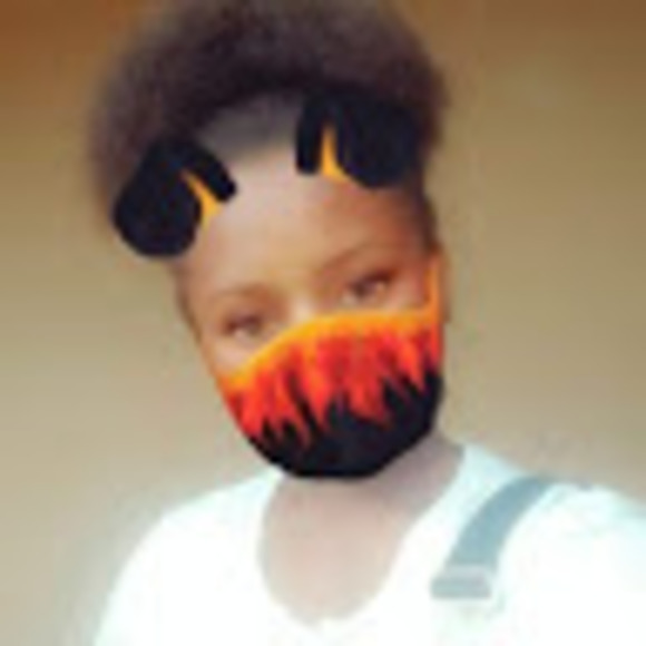 Profile Picture of Kim Borah (@kimborah891) on Poshmark