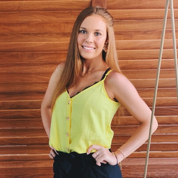 Profile Picture of Chelsea Neely (@chelsb4) on Poshmark