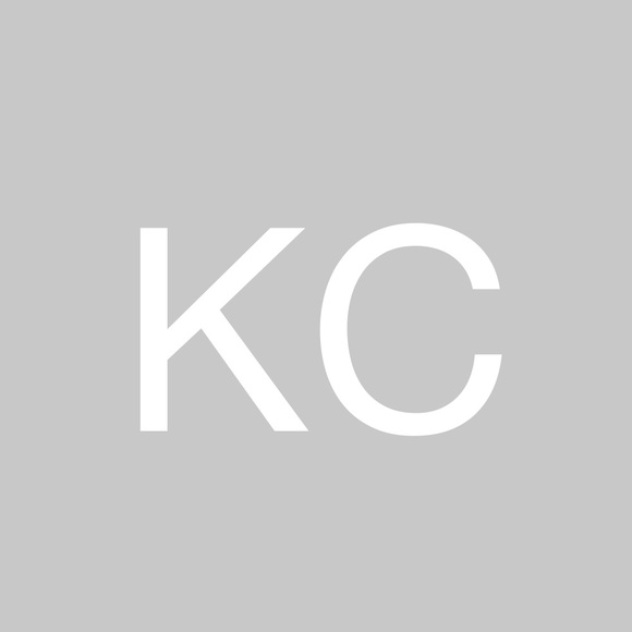 Profile Picture of Karlye Claxton (@karlyebug) on Poshmark