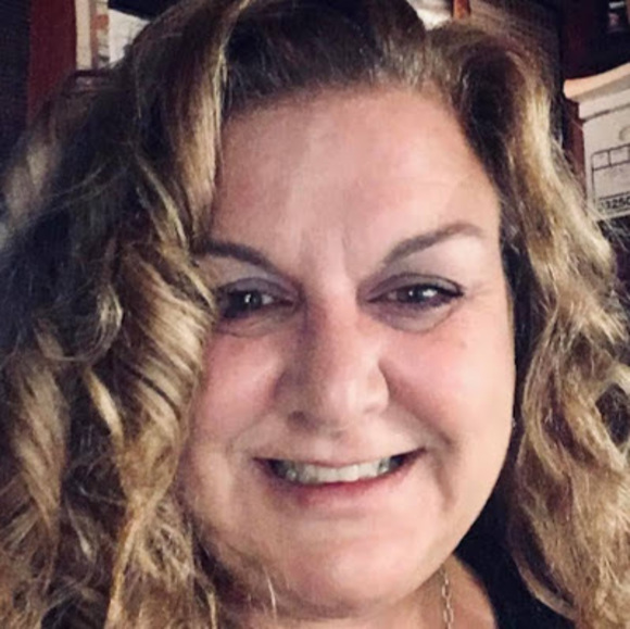 Danielle Drozd - Poshmark Profile Picture of Danielle Drozd (@mathdrozd) on Poshmark