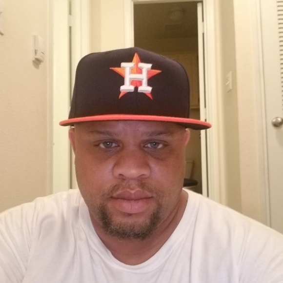 Profile Picture of Kenny Phillips (@skinnymann) on Poshmark