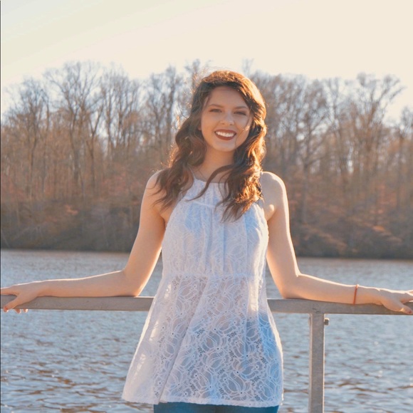 Profile Picture of Hannah Dearen (@hannah_dxoxo12) on Poshmark