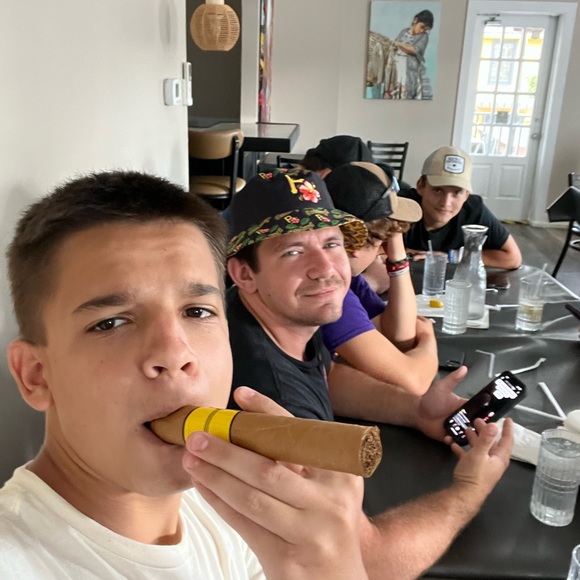 David Beloshetsky - Poshmark Profile Picture of David Beloshetsky (@dbeloshetsky) on Poshmark