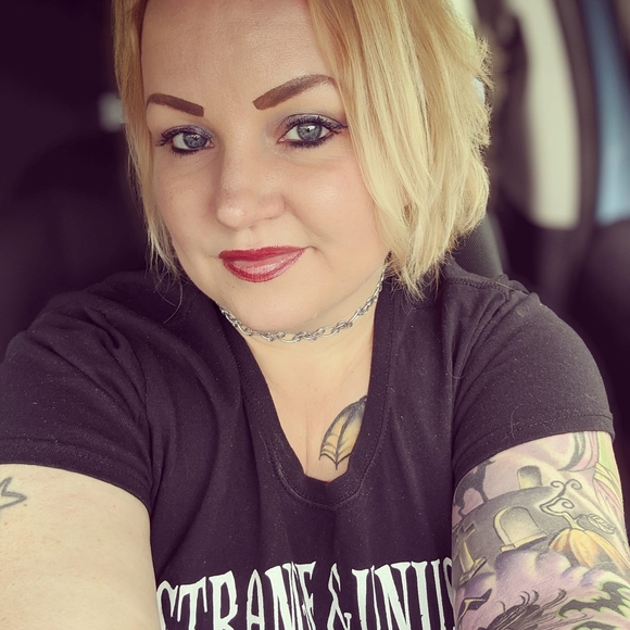 Profile Picture of Sabrina Mckenrick (@haushinka_80) on Poshmark