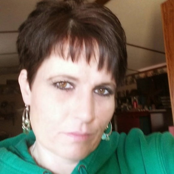 Profile Picture of Kelly Pfeffer (@kpfeffer72) on Poshmark