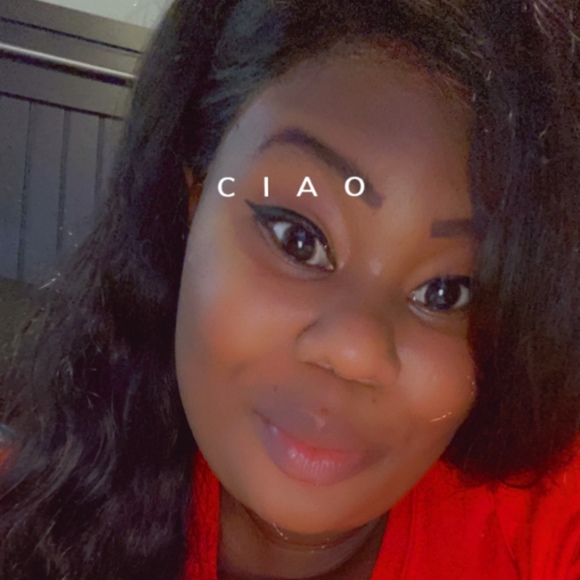 Profile Picture of Andrea Idlebird (@andreaci21) on Poshmark