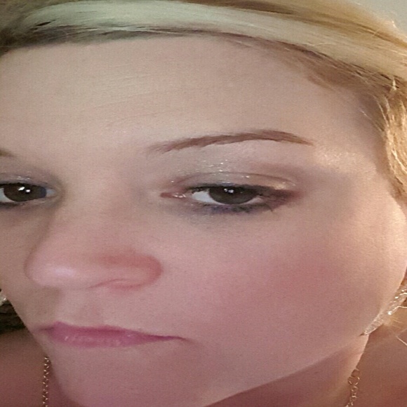 Profile Picture of Lacy Hinton (@lhinton81) on Poshmark