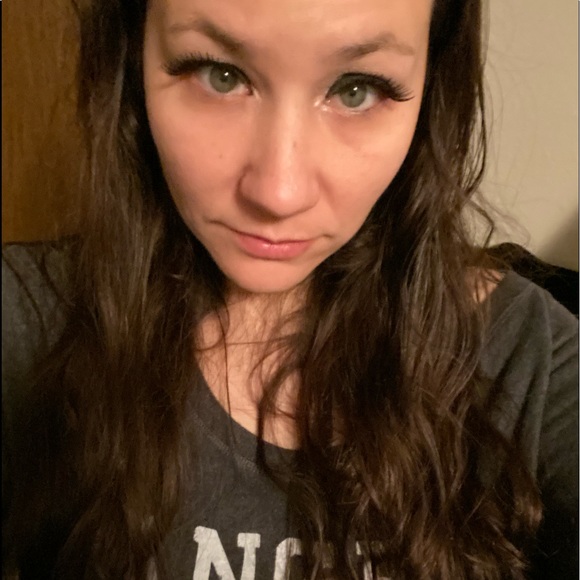 Profile Picture of Jamie Delorme (@jamiedelorme) on Poshmark