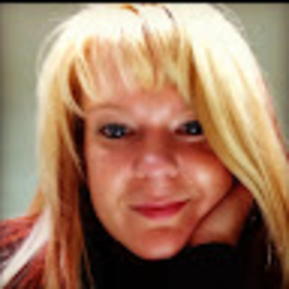 Profile Picture of J Moore (@jenileighmoore) on Poshmark