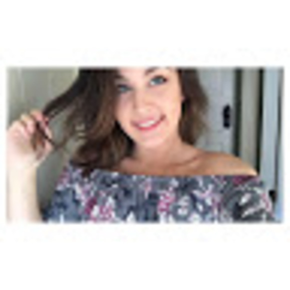 Profile Picture of Juliann Pfrogner (@pfrognerj528) on Poshmark