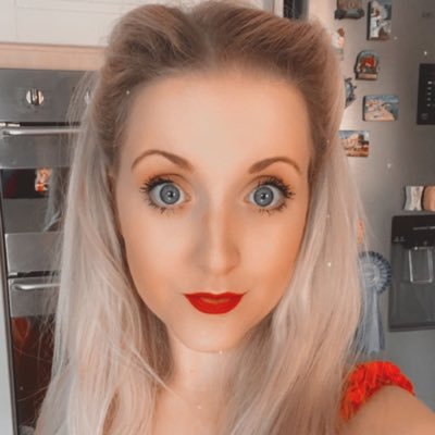 Profile Picture of Charlotte Johnson (@charfineart) on Twitter