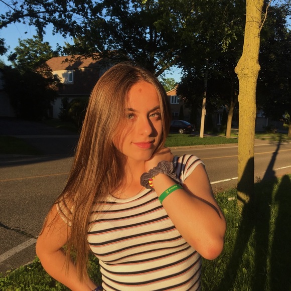 Profile Picture of Lexi Maciel (@lexi_maciel) on Poshmark