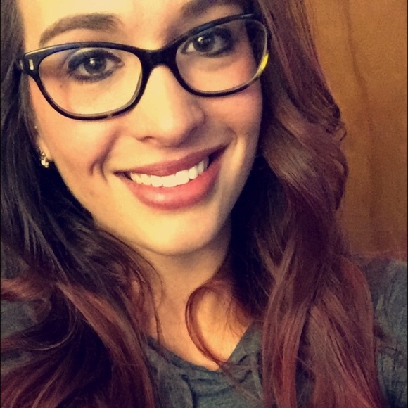 Profile Picture of Nicola Mauder (@nmauder81) on Poshmark