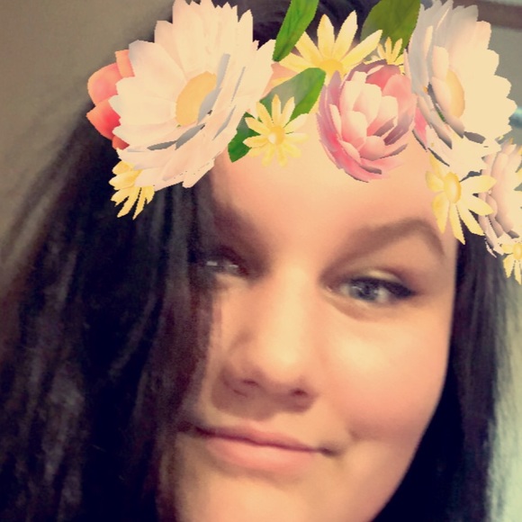 Profile Picture of Carli Verdine (@carlijayde) on Poshmark
