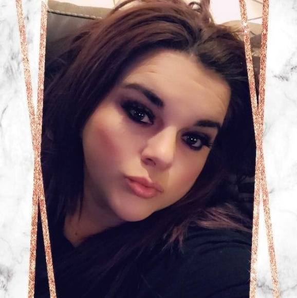 Profile Picture of Robin Calhoun (@rcalhoun0424) on Poshmark