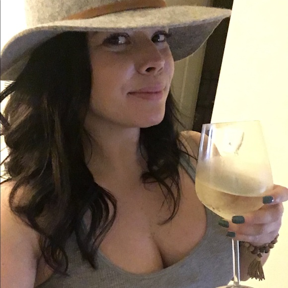 Profile Picture of Denise Monteath (@denisemonteath) on Poshmark