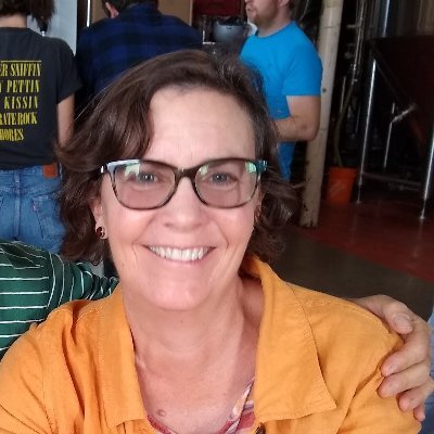 Profile Picture of Carla Quinn (@ceqca) on Twitter