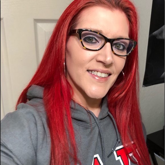 Profile Picture of Amy Brazell (@amybrazell) on Poshmark