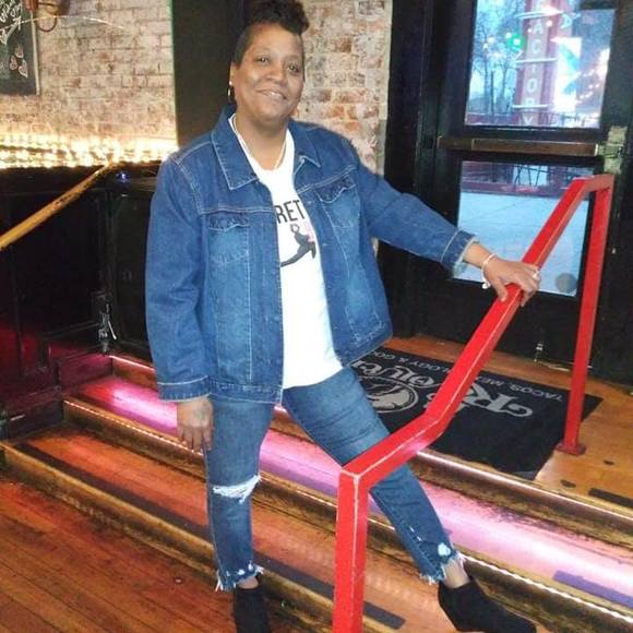 Profile Picture of Chandra Jones (@seexxyy692002) on Poshmark