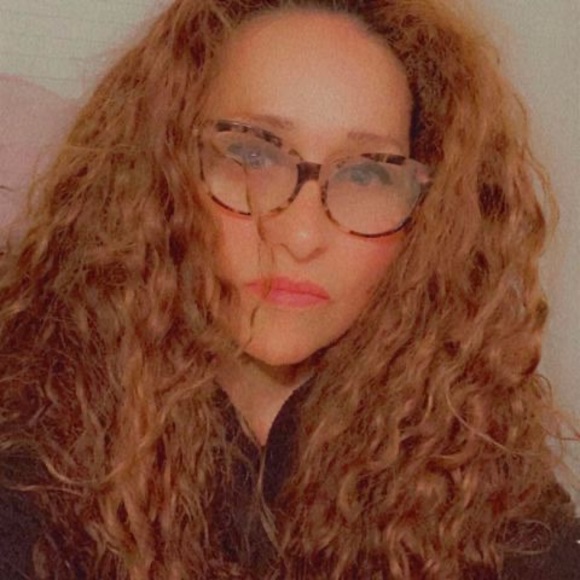 Profile Picture of Yolanda Barrera (@lopezy0901) on Poshmark