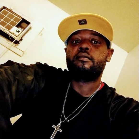 Profile Picture of Benjamin Fillyaw (@benjaminfillyaw) on Poshmark