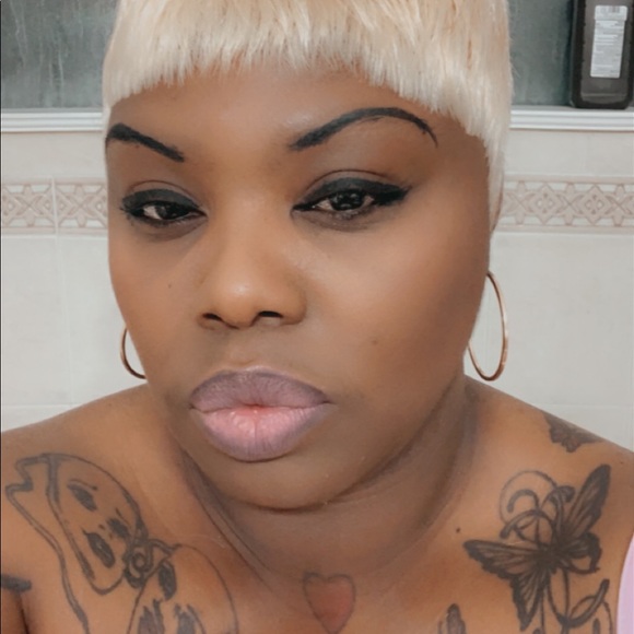Profile Picture of Liza Williams (@lizawilliams752) on Poshmark