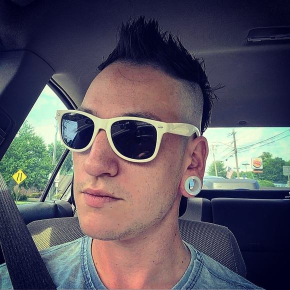 Profile Picture of Eric Grant (@kay1eric2) on Poshmark