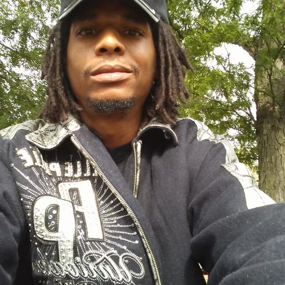 Profile Picture of Lee Bailey (@darealest01) on Poshmark