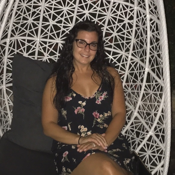 Profile Picture of Maria Wade (@mariaa217) on Poshmark