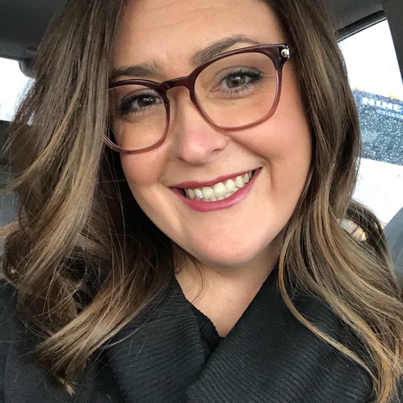 Profile Picture of Stephanie Milosevich (@stephmilo) on Poshmark