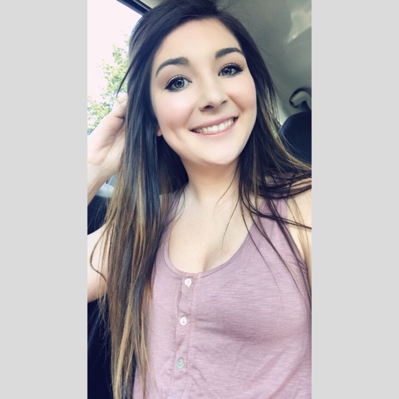 Profile Picture of Josie Foster (@josief32) on Poshmark