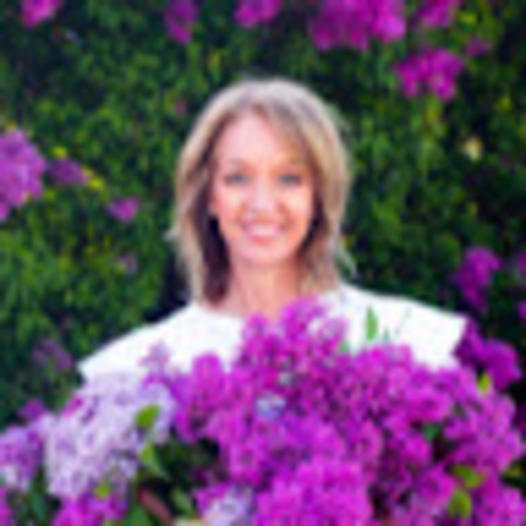 Profile Picture of Karen Schultz (@mamaschultz1) on Poshmark