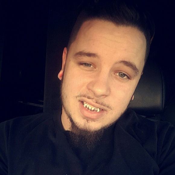 Profile Picture of James Huggins (@gatorboy1992) on Poshmark