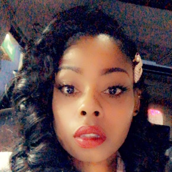 Profile Picture of Stacy Davies (@daviesstacy83) on Poshmark