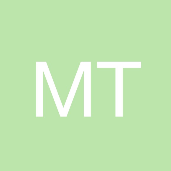 Profile Picture of Michelle Travers (@mntravers) on Poshmark