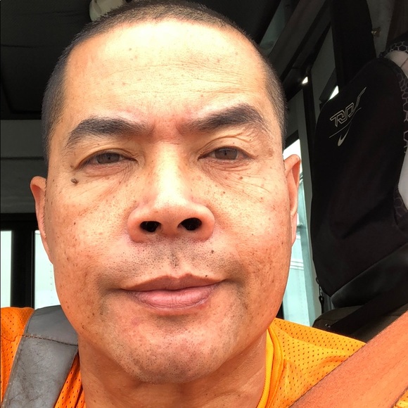 Profile Picture of Arnold Ravida (@futbulhed) on Poshmark