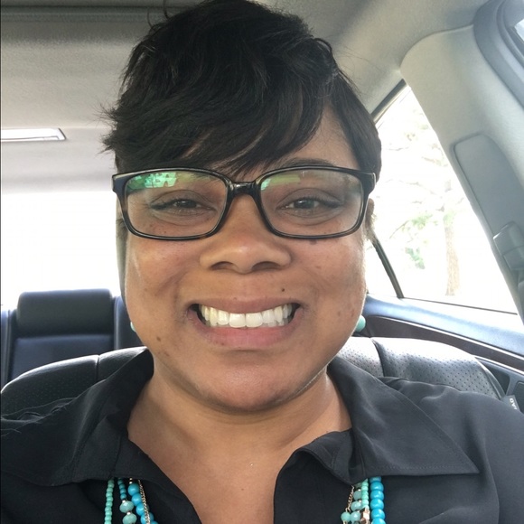 Profile Picture of Tracy Ladson (@tladsob) on Poshmark