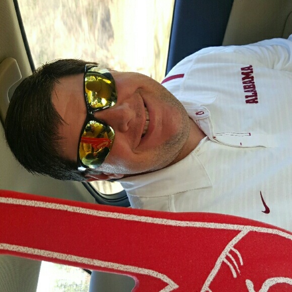 Profile Picture of Andy Traffica (@cat1118) on Poshmark