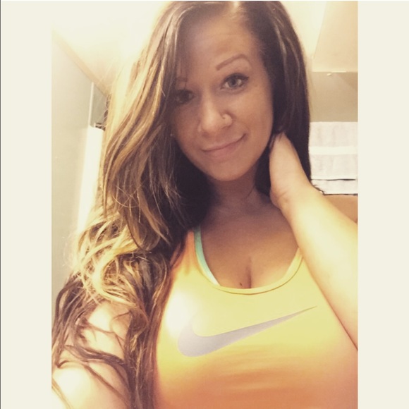 Profile Picture of Allyssa Keaton (@_allyssamarie) on Poshmark